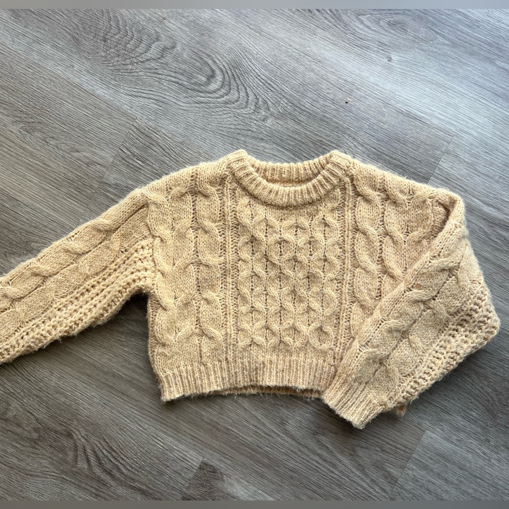 ZARA Girls cropped sweater size 6-7
